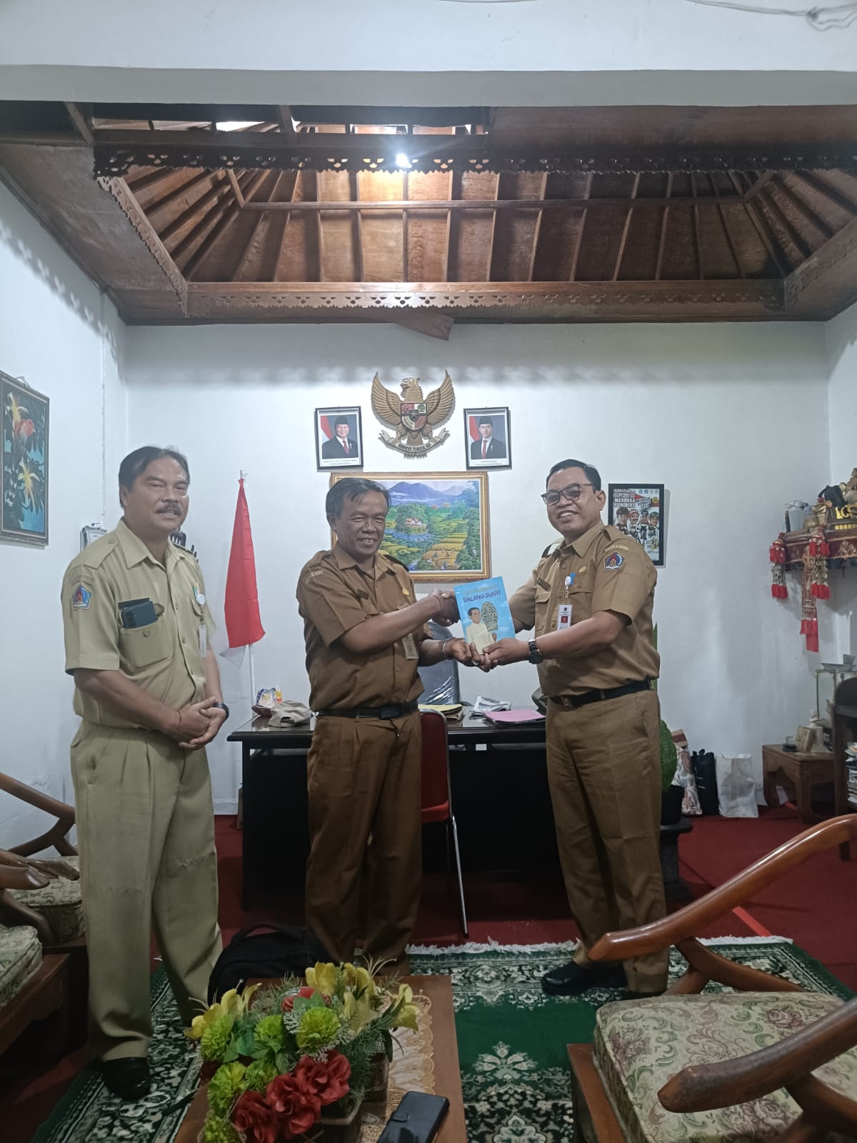I Nyoman Sura Luncurkan Buku “Kita dalam Kata, Dalang Sunyi” Bersama Penerbit Yaguwipa