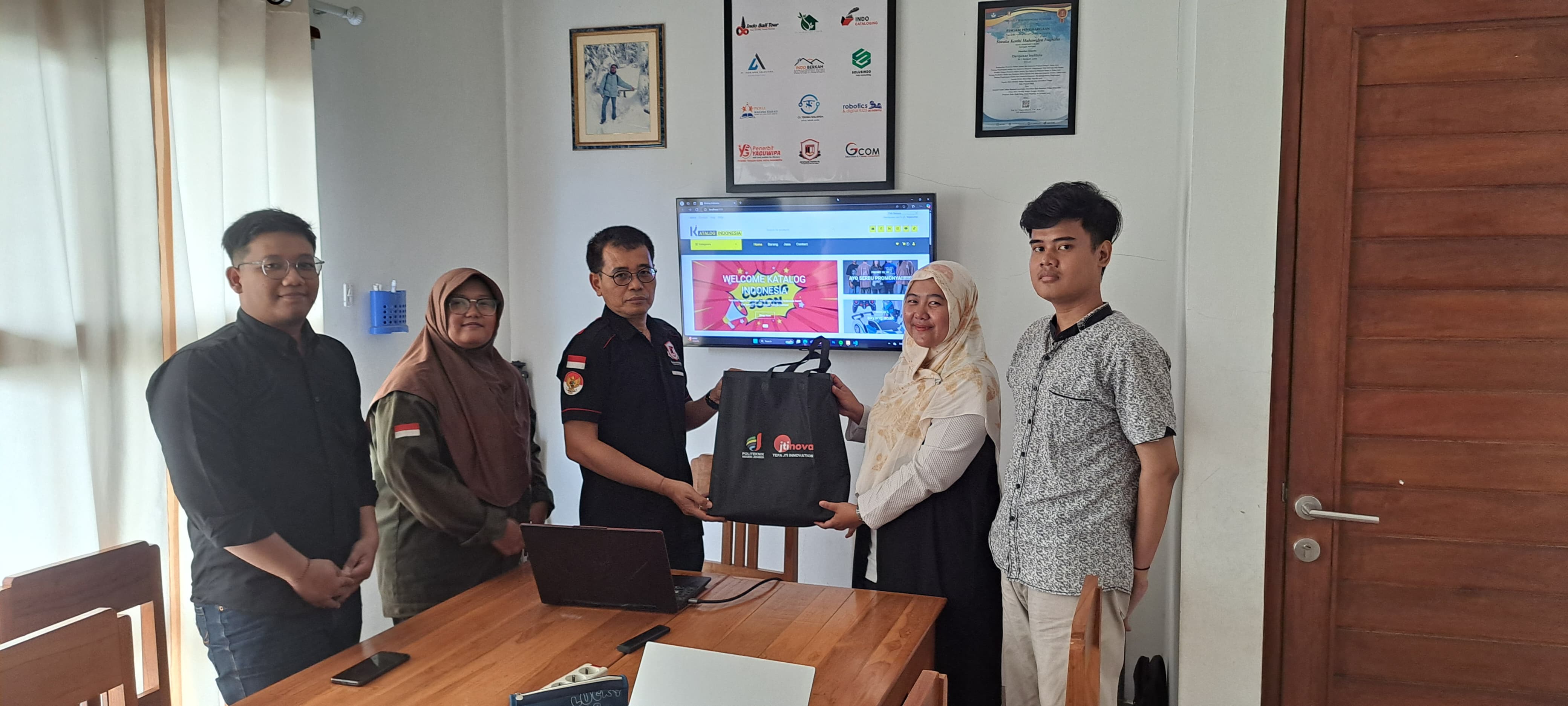 Kunjungan Dosen Pembimbing PKL Politeknik Negeri Jember ke Indo Apps Solusindo: Sinergi untuk Pengembangan Mahasiswa dan Inovasi Teknologi