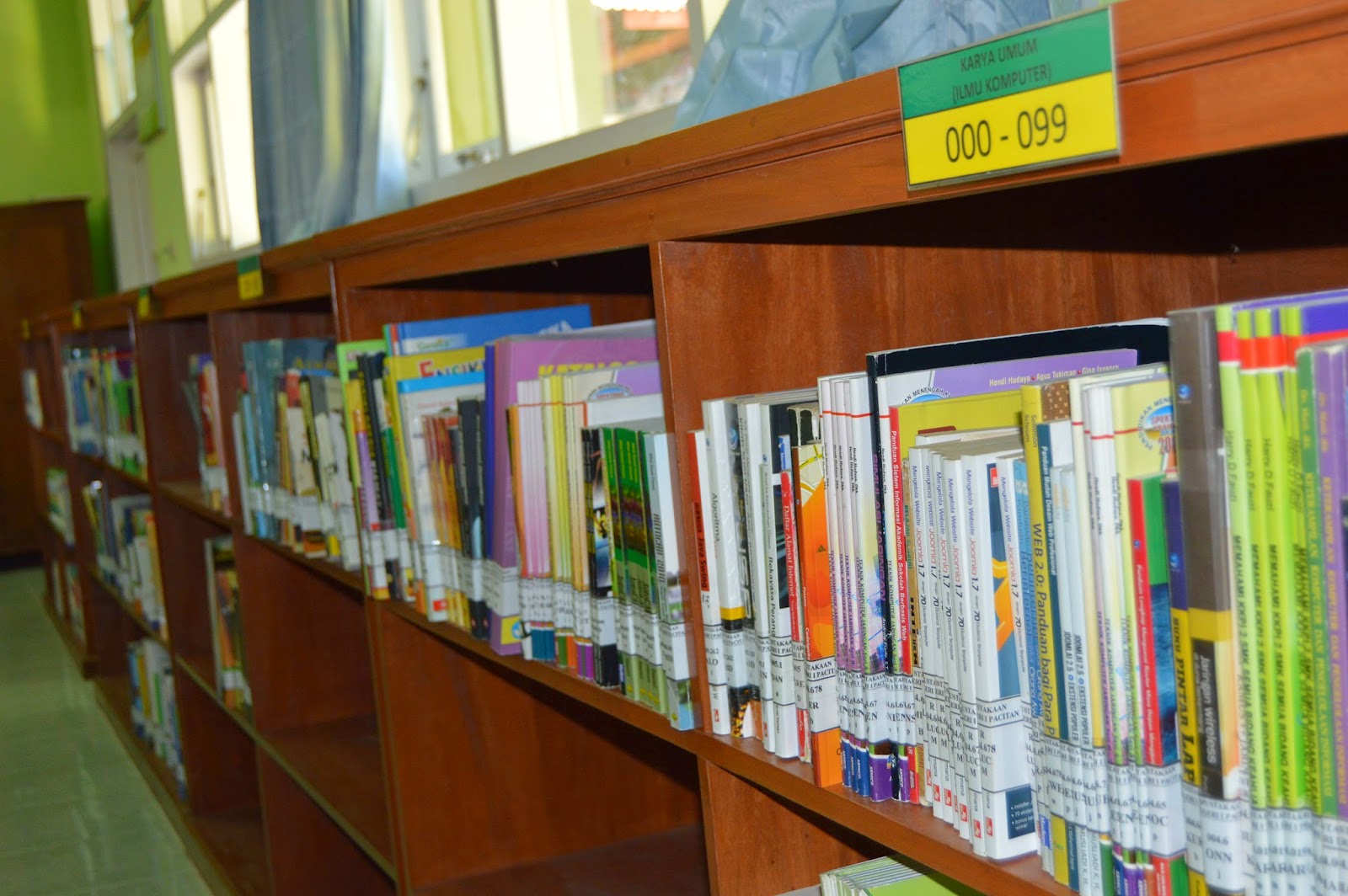 Perpustakaan Kota Surabaya Memperluas Koleksi Buku Dalam Bahasa Inggris Untuk Mendukung Pembelajaran Bahasa Asing