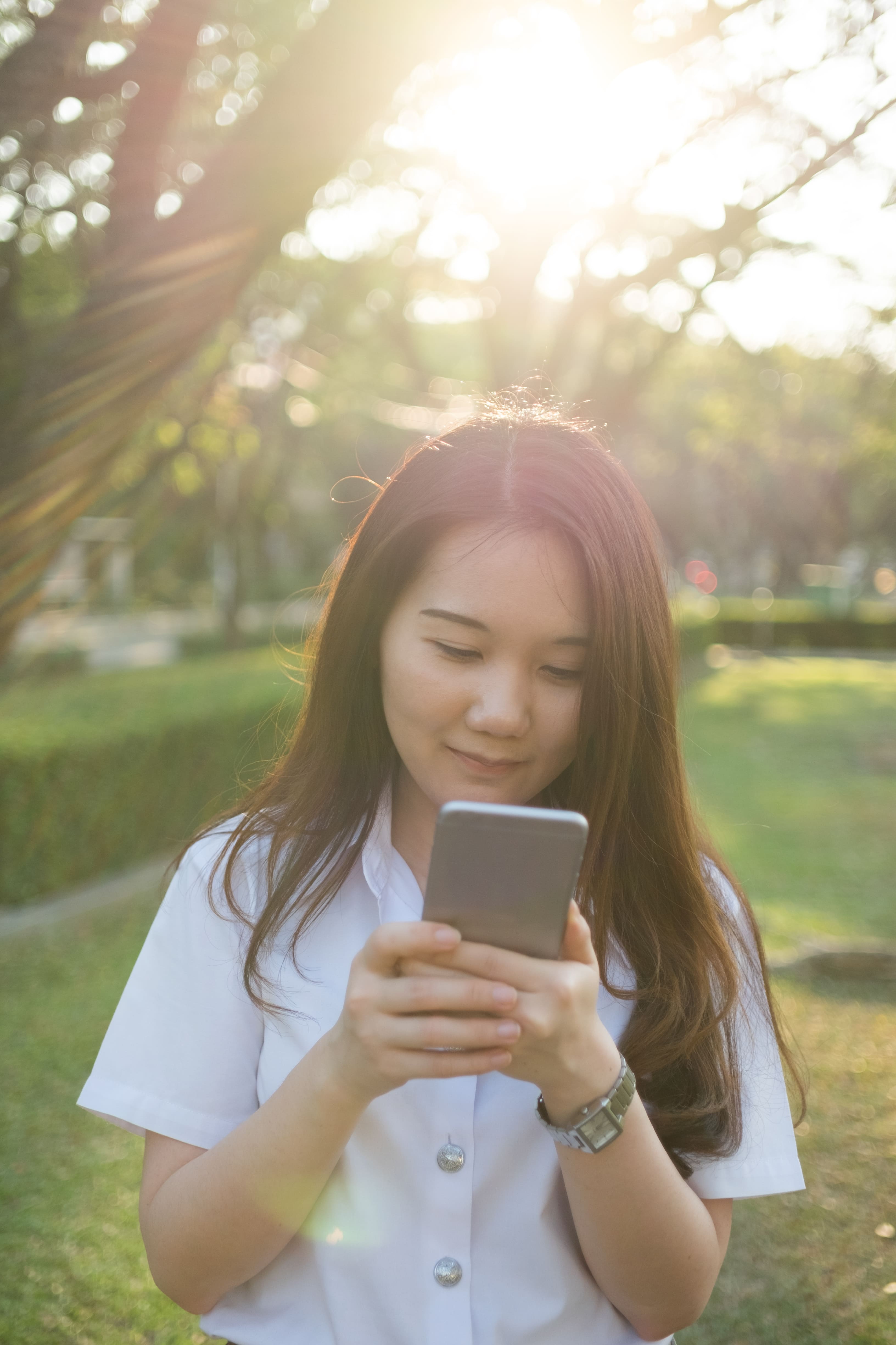 Literasi Digital: Peran Handphone dalam Meningkatkan Minat Baca di Era Modern